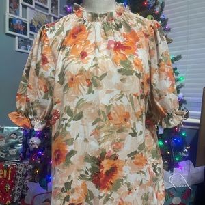 Ruffle neck and sleeve floral too by Entro
